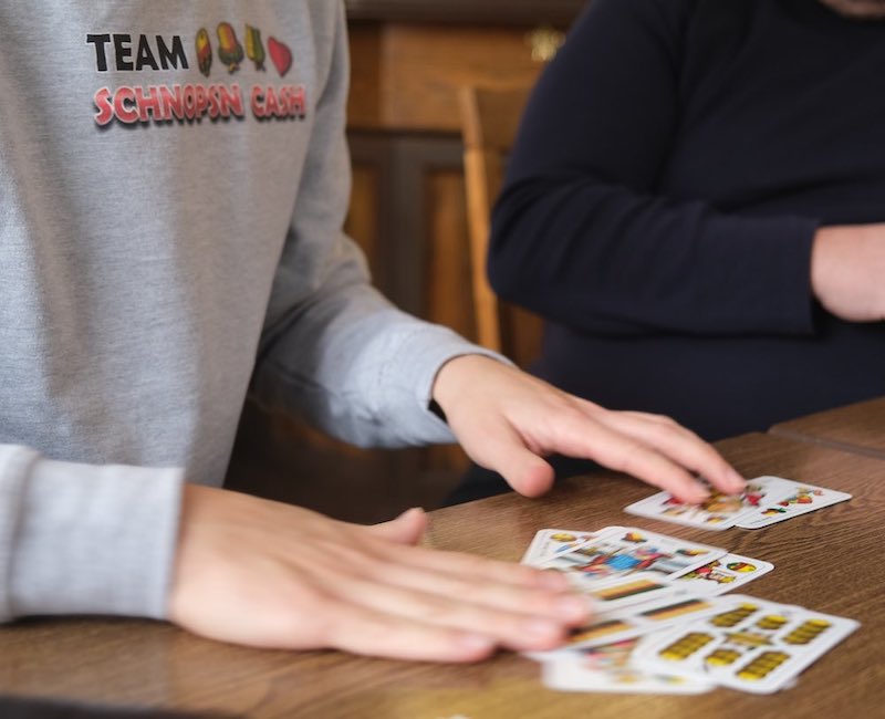 Werde Teil dese Schnopsn Teams Bild von einem Karten Event